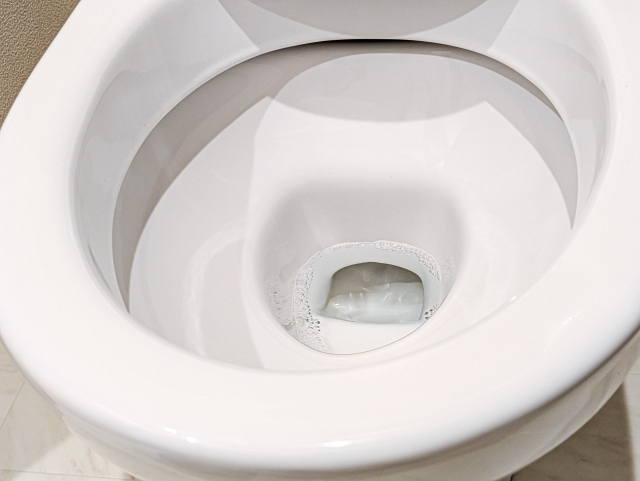トイレつまりで水位上昇！原因別の正しい対処法とは？
