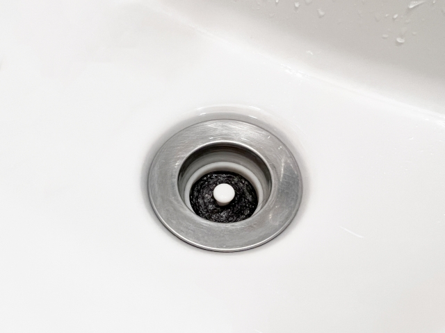 キッチンや風呂の排水溝が流れない！原因と自分でできる解消法